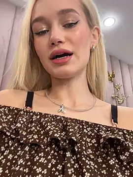 Snapshot of KristinaDane chatting on March 1, 2025, 2:59 am KristinaDane online show from March 1, 2025, 2:59 am