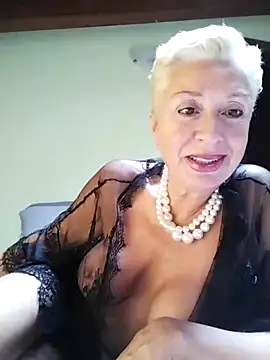 divinaerotica online show from June 10, 2026, 11:42 am