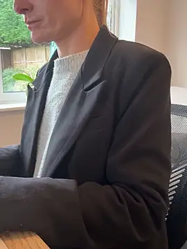 Snapshot of Phoebe_Lily chatting on November 4, 2025, 2:27 pm Phoebe Lily online show from November 4, 2025, 2:27 pm