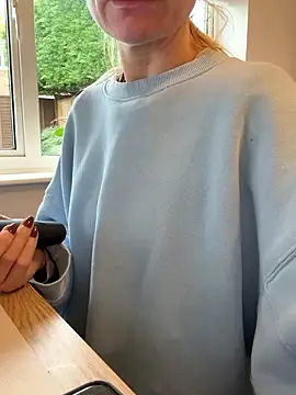 Snapshot of Phoebe_Lily chatting on November 18, 2025, 10:52 am Phoebe Lily online show from November 18, 2025, 10:52 am