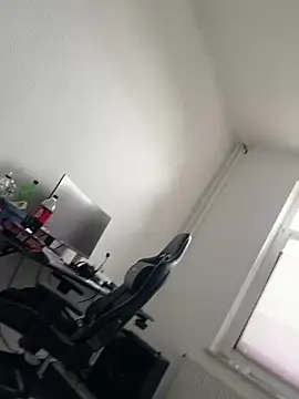 Mo 2003 online show from February 11, 2025, 10:15 am