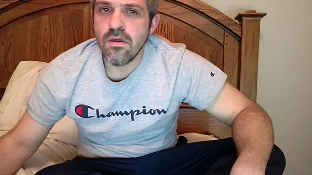 Snapshot of Troyt87 chatting on February 3, 2026, 5:49 am Troyt87 online show from February 3, 2026, 5:49 am