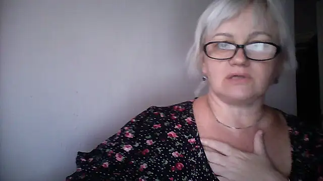 Snapshot of Mayya4321 chatting on September 17, 2025, 11:01 am Mayya4321 online show from September 17, 2025, 11:01 am