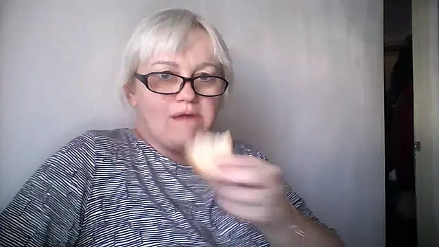 Snapshot of Mayya4321 chatting on September 24, 2025, 11:02 am Mayya4321 online show from September 24, 2025, 11:02 am