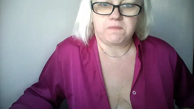 Snapshot of Mayya4321 chatting on October 15, 2025, 9:20 am Mayya4321 online show from October 15, 2025, 9:20 am