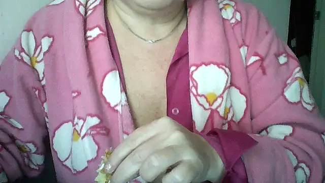 Snapshot of Mayya4321 chatting on November 18, 2025, 10:20 am Mayya4321 online show from November 18, 2025, 10:20 am