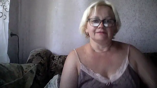 Snapshot of Mayya4321 chatting on June 5, 2026, 8:42 am Mayya4321 online show from June 5, 2026, 8:42 am