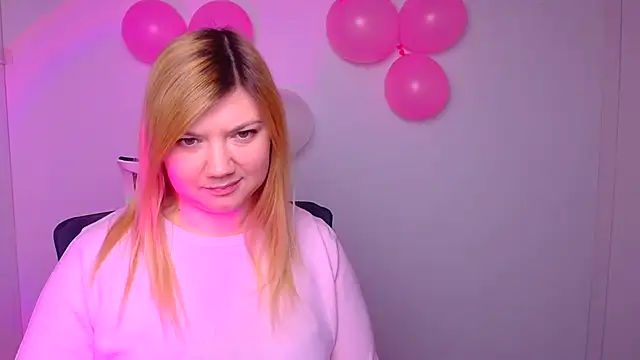 Snapshot of Lola_moree chatting on February 12, 2025, 12:44 pm Lola moree online show from February 12, 2025, 12:44 pm