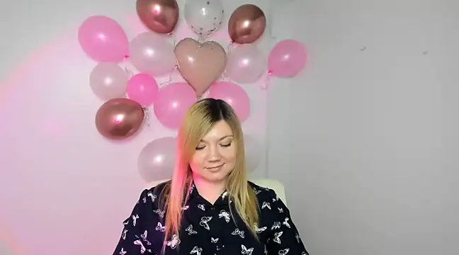 Snapshot of Lola_moree chatting on February 14, 2025, 3:26 pm Lola moree online show from February 14, 2025, 3:26 pm