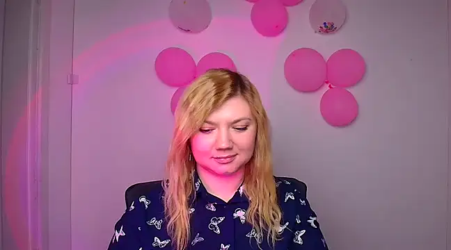 Snapshot of Lola_moree chatting on February 26, 2025, 12:36 pm Lola moree online show from February 26, 2025, 12:36 pm