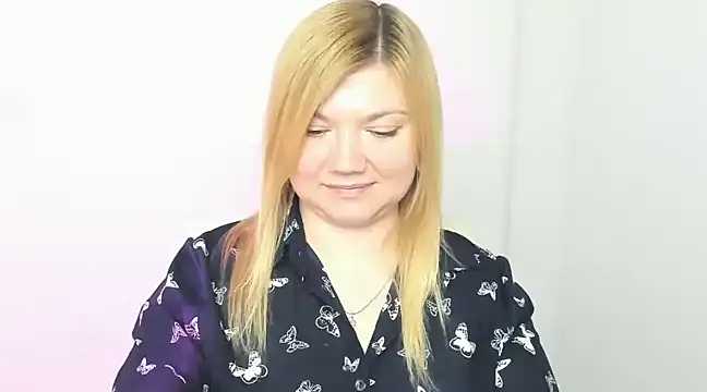 Snapshot of Lola_moree chatting on March 18, 2025, 3:31 pm Lola moree online show from March 18, 2025, 3:31 pm