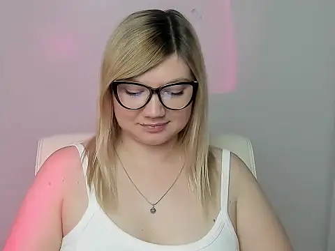 Snapshot of Lola_moree chatting on September 29, 2025, 11:48 am Lola moree online show from September 29, 2025, 11:48 am