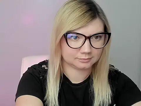 Snapshot of Lola_moree chatting on October 6, 2025, 11:40 am Lola moree online show from October 6, 2025, 11:40 am