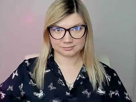 Snapshot of Lola_moree chatting on October 8, 2025, 6:05 pm Lola moree online show from October 8, 2025, 6:05 pm