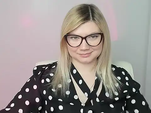 Snapshot of Lola_moree chatting on November 3, 2025, 1:12 pm Lola moree online show from November 3, 2025, 1:12 pm