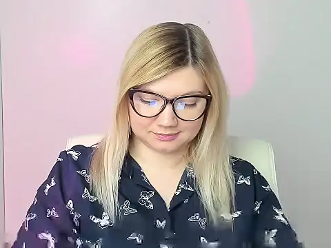 Snapshot of Lola_moree chatting on November 10, 2025, 12:59 pm Lola moree online show from November 10, 2025, 12:59 pm