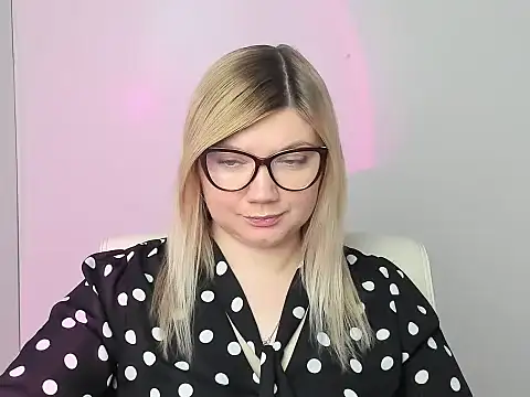 Snapshot of Lola_moree chatting on November 11, 2025, 12:49 pm Lola moree online show from November 11, 2025, 12:49 pm