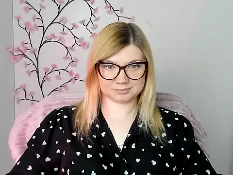 Snapshot of Lola_moree chatting on May 11, 2026, 11:49 am Lola moree online show from May 11, 2026, 11:49 am