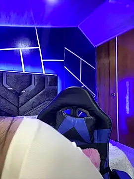 Snapshot of Melody_rousse_ chatting on October 10, 2025, 7:02 pm Melody rousse online show from October 10, 2025, 7:02 pm