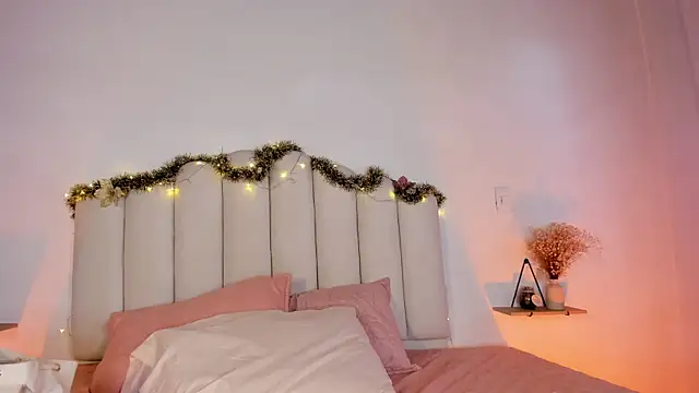 Zaira Rose  online show from December 20, 2025, 1:18 pm