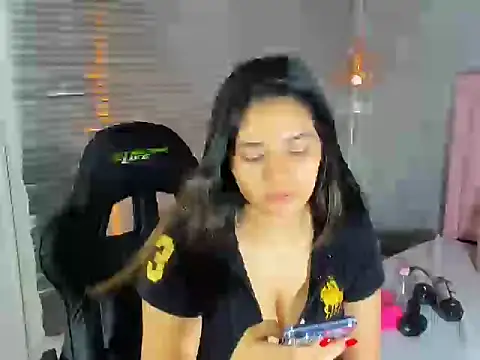 Snapshot of Hadley_ chatting on September 27, 2025, 4:28 am Hadley online show from September 27, 2025, 4:28 am