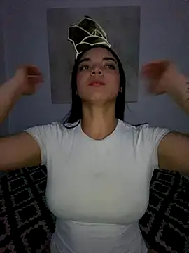 eileensophi online show from September 19, 2025, 2:24 am