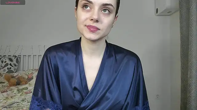 Snapshot of Hustle_Babyy chatting on September 14, 2025, 6:18 pm Hustle Babyy online show from September 14, 2025, 6:18 pm