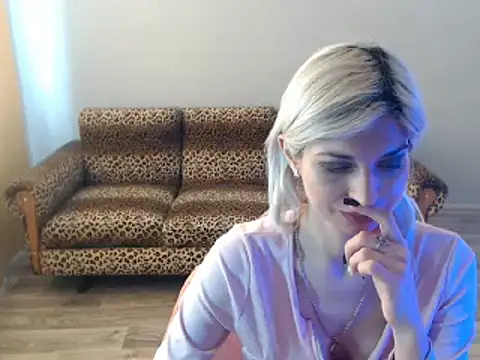 Snapshot of SexyBeatriice chatting on March 21, 2025, 10:17 am SexyBeatriice online show from March 21, 2025, 10:17 am