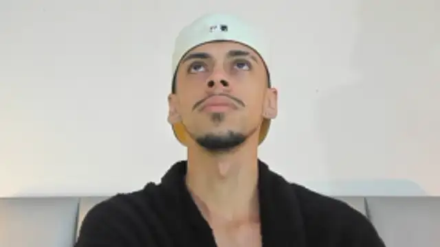 Snapshot of Sam_culhane chatting on May 21, 2026, 10:28 pm Sam culhane online show from May 21, 2026, 10:28 pm