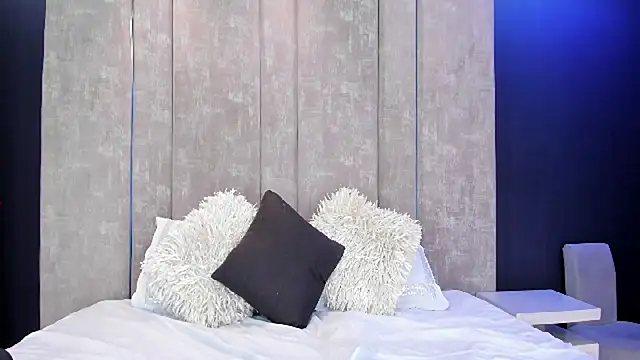 AliDiaz  online show from April 28, 2026, 2:27 am