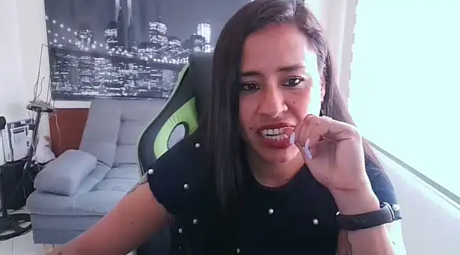 Snapshot of kamila_lovee chatting on February 17, 2025, 5:53 pm kamila lovee online show from February 17, 2025, 5:53 pm