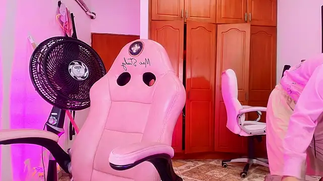 Snapshot of sharlott_miller chatting on March 5, 2025, 12:00 pm sharlott miller online show from March 5, 2025, 12:00 pm