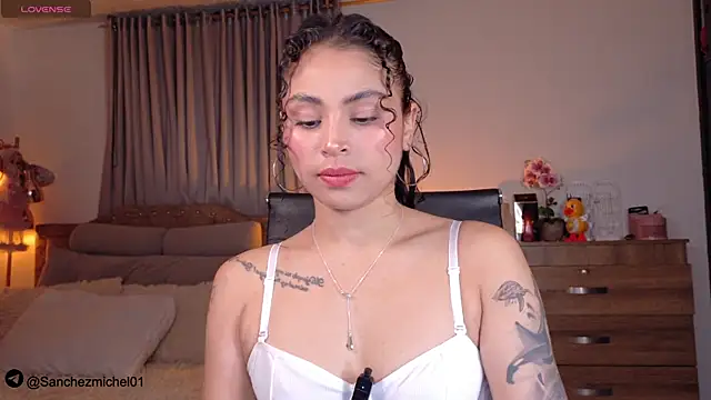 Snapshot of Marivimichel1 chatting on November 21, 2025, 5:06 am Marivimichel1 online show from November 21, 2025, 5:06 am