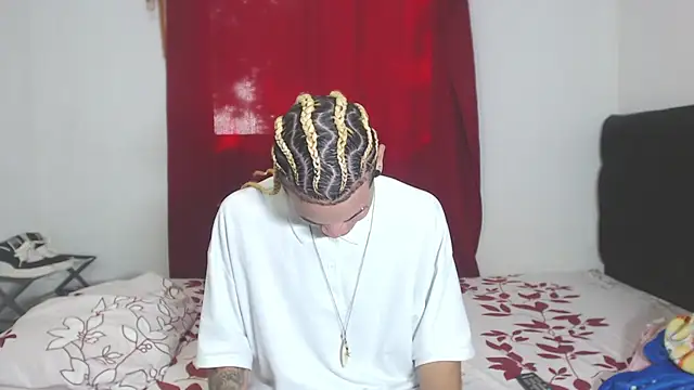 Snapshot of hot_man05 chatting on February 1, 2025, 7:44 pm hot man05 online show from February 1, 2025, 7:44 pm