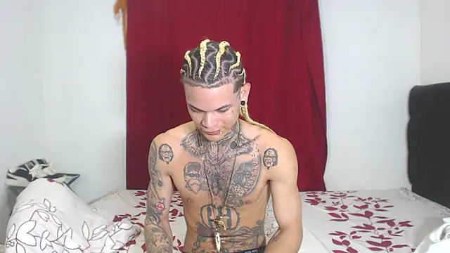 Snapshot of hot_man05 chatting on February 2, 2025, 2:06 am hot man05 online show from February 2, 2025, 2:06 am