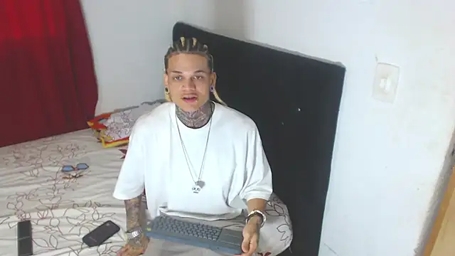 Snapshot of hot_man05 chatting on February 16, 2025, 3:16 pm hot man05 online show from February 16, 2025, 3:16 pm