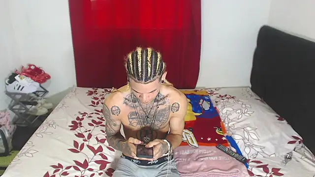 Snapshot of hot_man05 chatting on February 19, 2025, 4:22 pm hot man05 online show from February 19, 2025, 4:22 pm