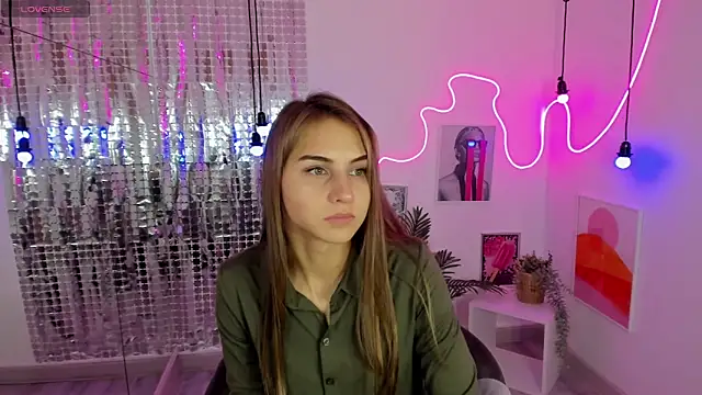 Snapshot of CharmBianca chatting on January 30, 2025, 8:43 am CharmBianca online show from January 30, 2025, 8:43 am