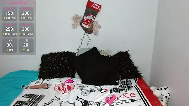 Lunasquirt1985 online show from December 18, 2025, 5:41 pm