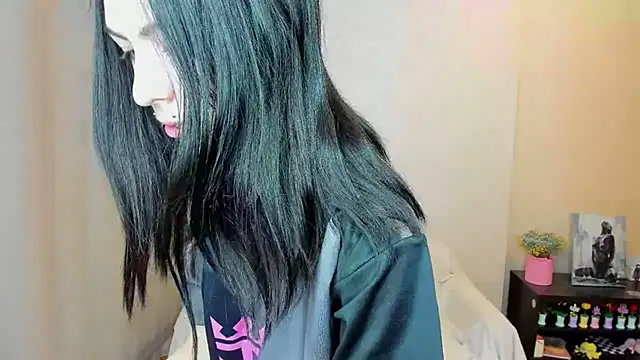 ErlinaBuoy online show from June 19, 2026, 7:01 am