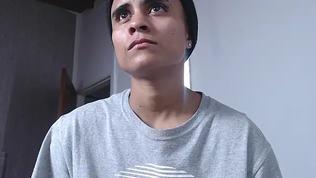 Liiamthompson online show from February 25, 2025, 10:47 am