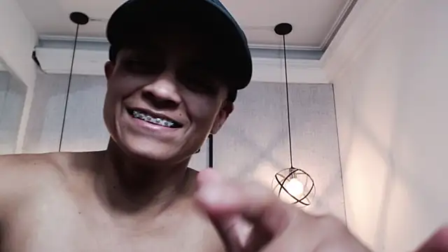 Liiamthompson online show from March 7, 2025, 9:06 pm