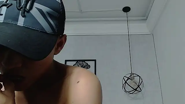 Liiamthompson online show from March 9, 2025, 3:16 pm