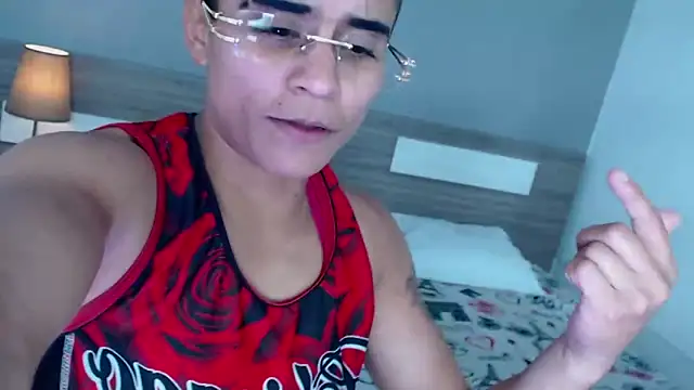 Liiamthompson online show from October 2, 2025, 11:23 pm