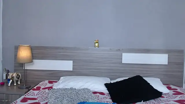 Liiamthompson online show from October 19, 2025, 11:00 am