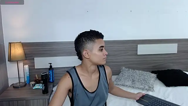 Liiamthompson online show from November 30, 2025, 10:25 pm