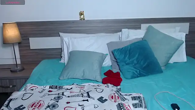 Liiamthompson online show from February 1, 2026, 9:41 am