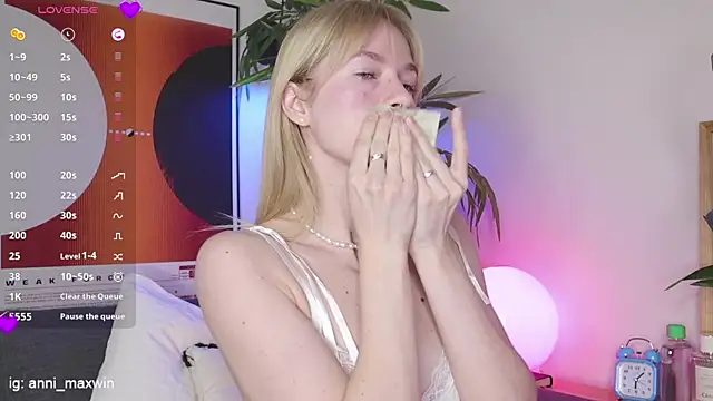 WhiteAnni online show from March 23, 2025, 3:10 am