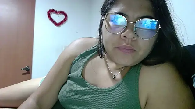 Snapshot of viccky_vick chatting on October 23, 2025, 2:33 am viccky vick online show from October 23, 2025, 2:33 am