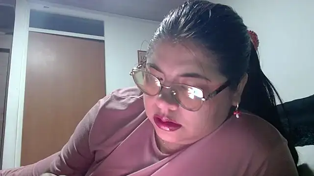 Snapshot of viccky_vick chatting on March 4, 2026, 3:45 am viccky vick online show from March 4, 2026, 3:45 am